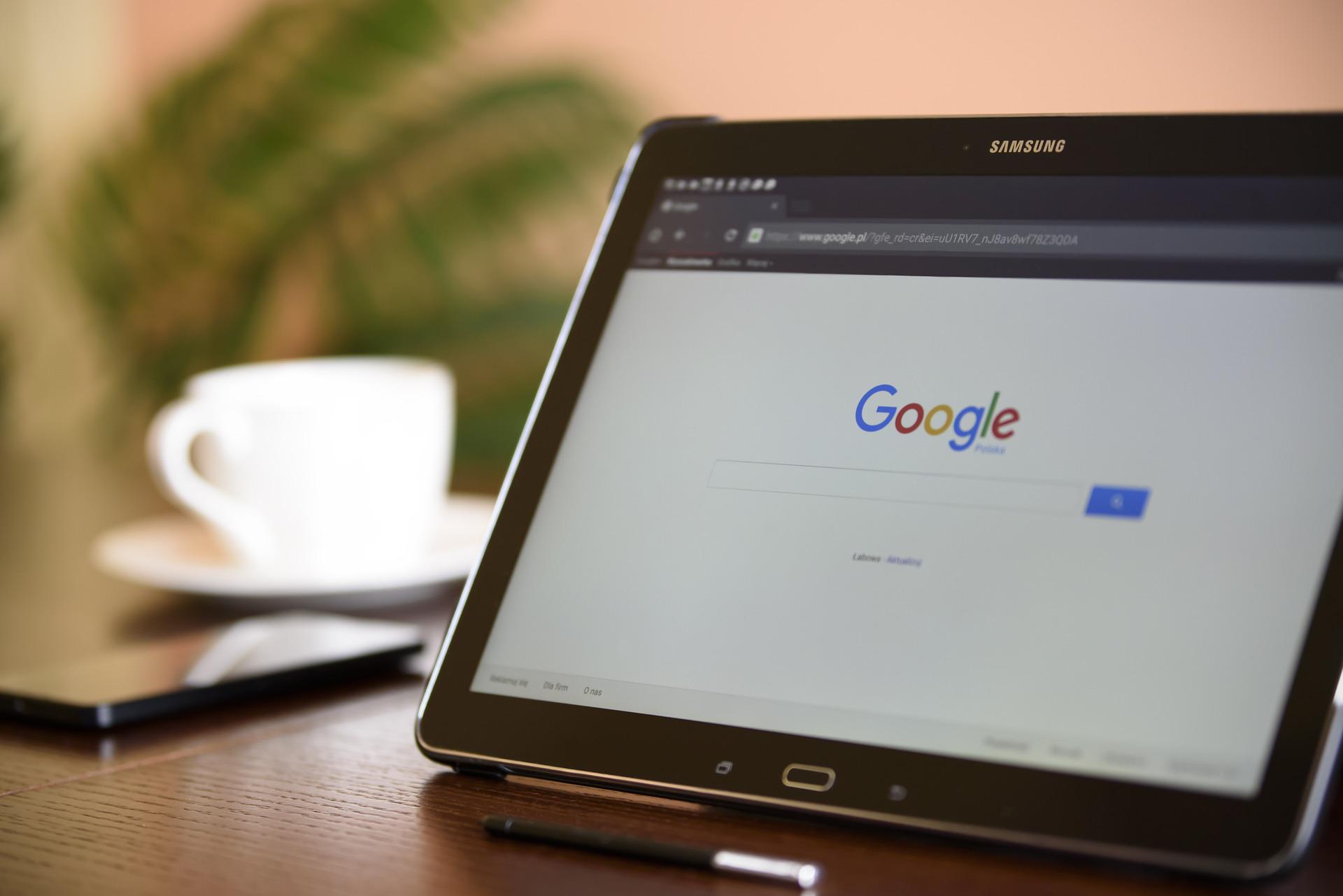 Tablet con Google como página abierta